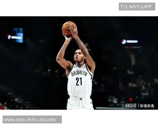 克拉克斯顿今日表现出色11投8中贡献19分7篮板5助攻3盖帽助球队获胜