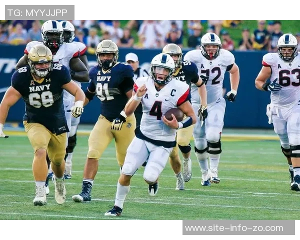 康涅狄格大学球员脚踩哈士奇PE球鞋引发媒体热议 康涅狄格大学球员脚踩哈士奇PE球鞋引发媒体热议